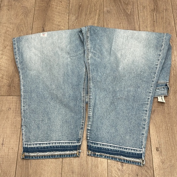 Old Navy New Women’s Mid Rise Boyfriend Ankle Cut Off  Blue Jeans Plus Size 28 - Picture 9 of 10